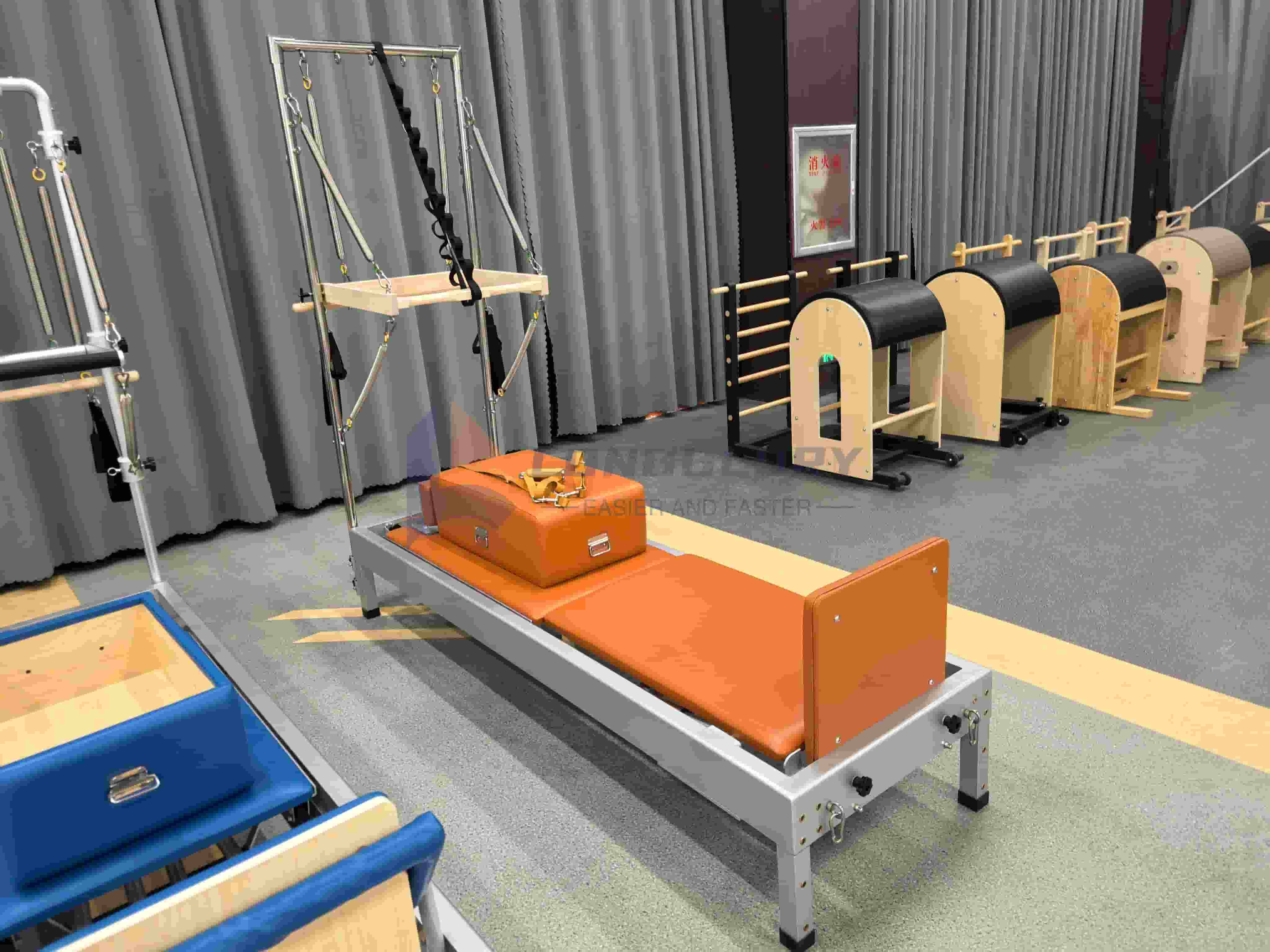 టవర్‌తో అల్యూమినియం పైలేట్స్ రిఫార్మర్