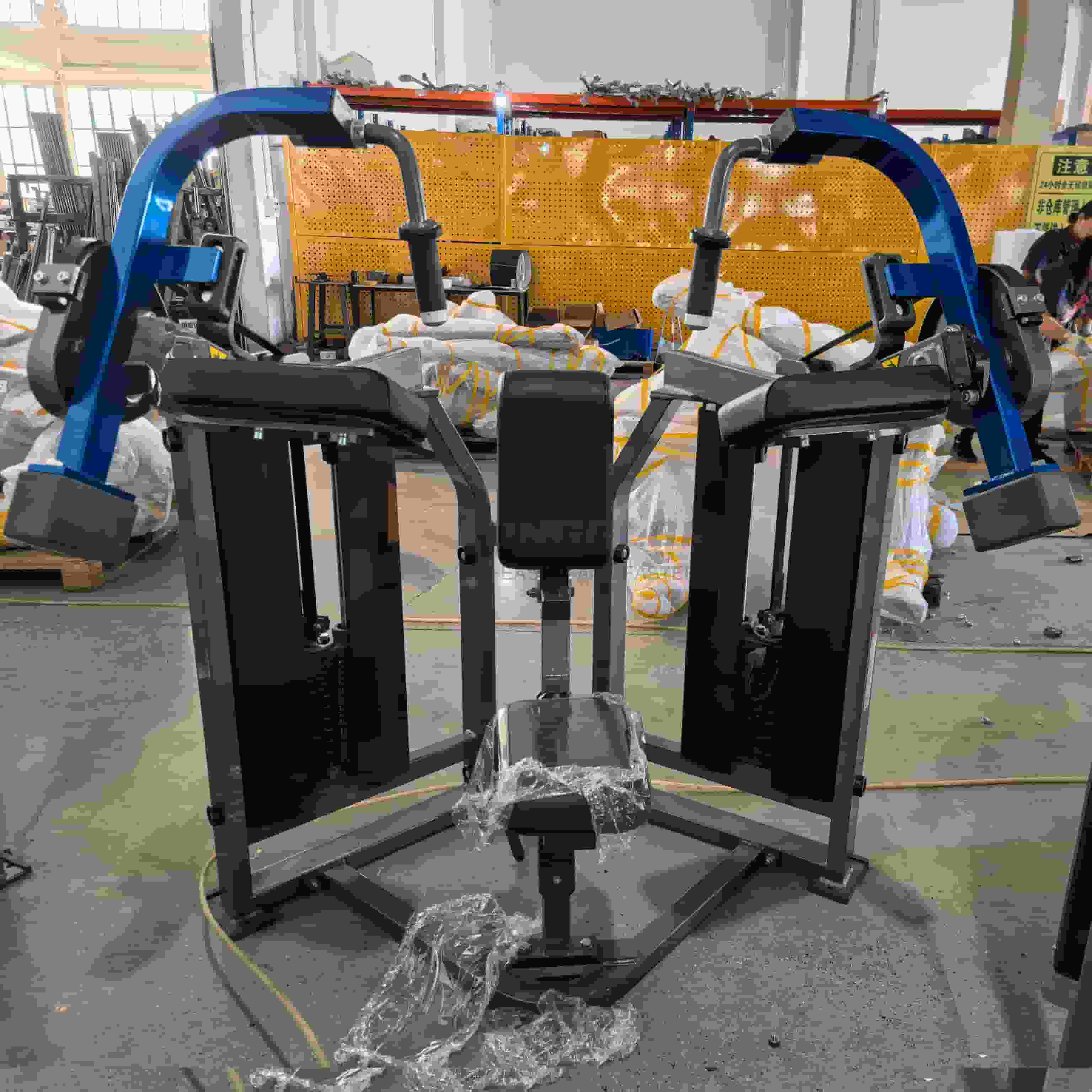 ఐసో లాటరల్ ట్రైసెప్స్ ఎక్స్‌టెన్షన్ మెషిన్